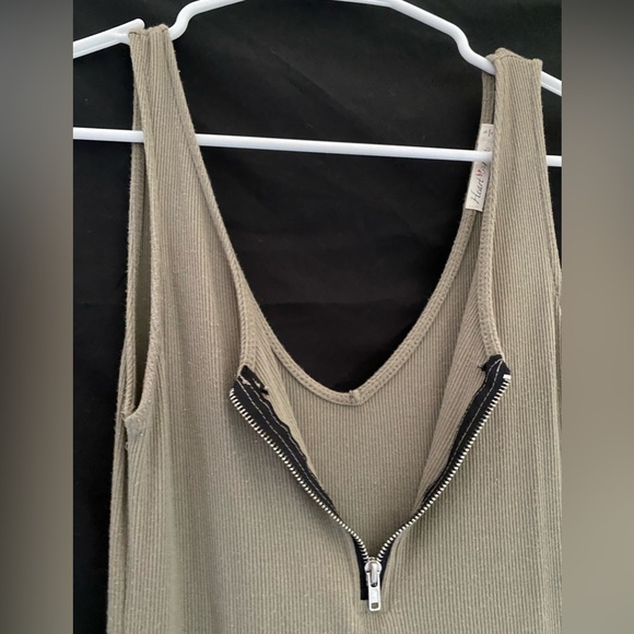 Heart hips ribbed dress sleeveless. Size small, olive green never worn - Picture 3 of 3